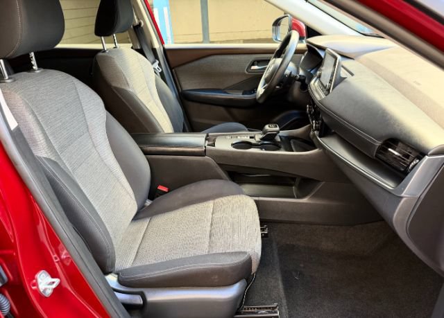 Used 2023 Nissan Rogue SV FWD image 17