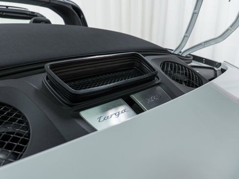 Certified 2019 Porsche 911 Targa 4S image 13