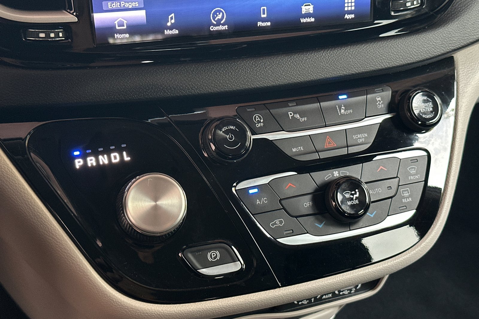 Used 2023 Chrysler Pacifica Touring-L FWD image 21