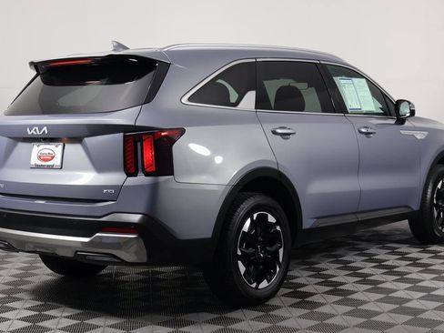Used 2024 Kia Sorento S AWD/4WD image 4