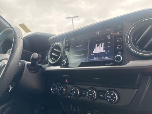 Used 2020 Toyota Tacoma TRD Off-Road image 28