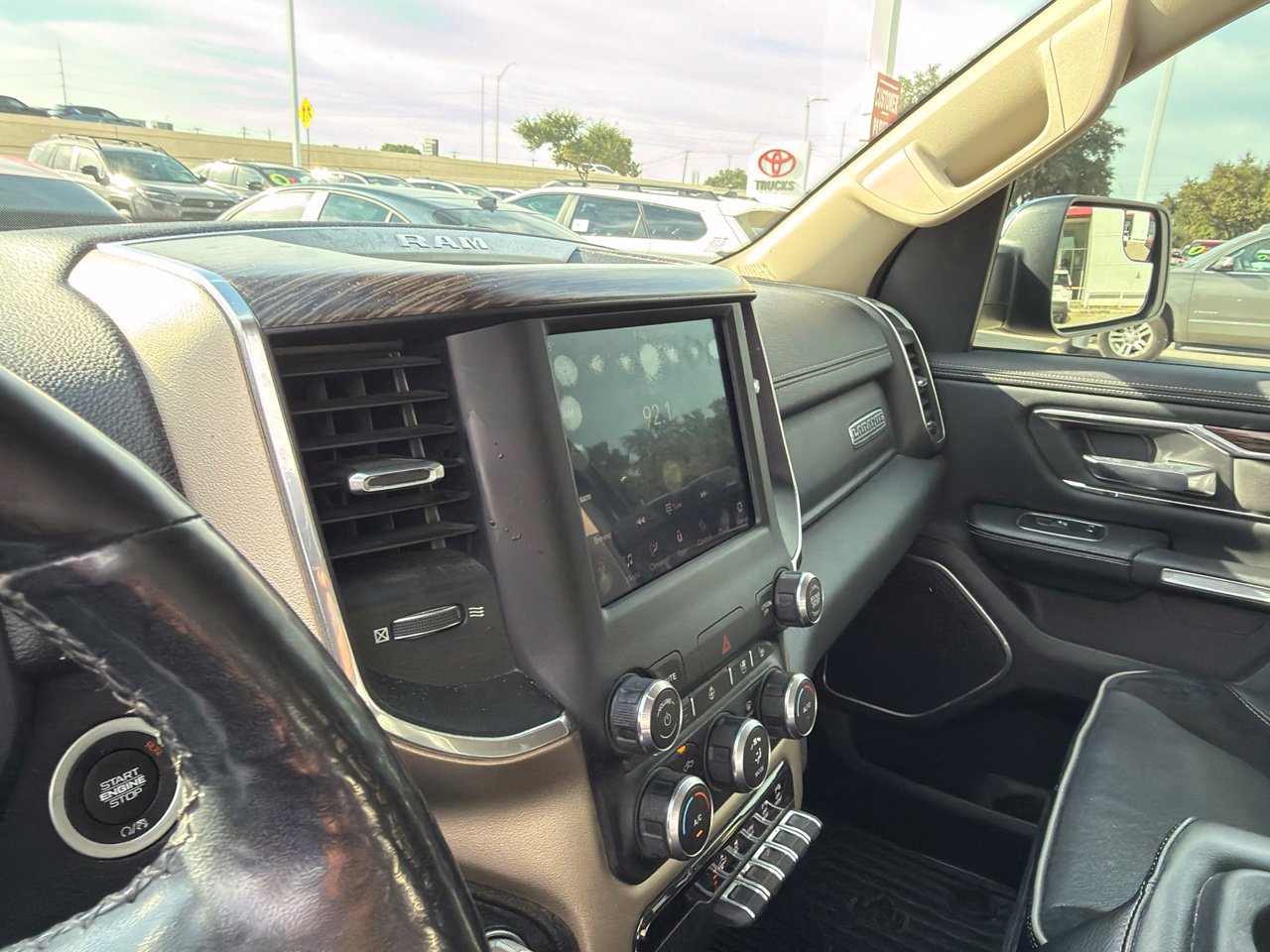 Used 2019 RAM 1500 Laramie RWD image 10