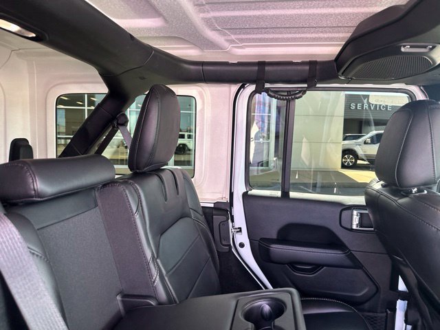 Used 2023 Jeep Wrangler Unlimited Sahara w/ Cold Weather Group AWD/4WD image 15