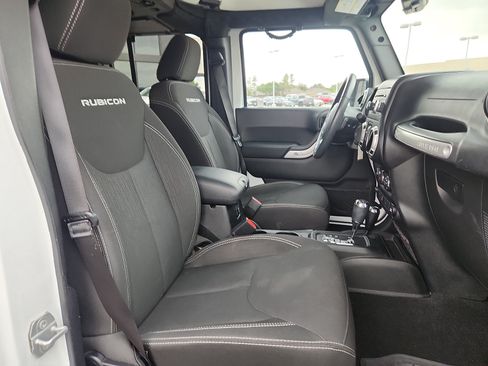 Used 2017 Jeep Wrangler Unlimited Rubicon AWD/4WD image 15