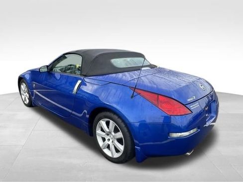 Used 2005 Nissan 350Z Enthusiast w/ (S02) Side Air Bags Pkg image 4
