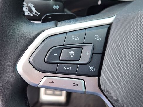 Used 2025 Volkswagen Atlas Peak Edition SE image 23