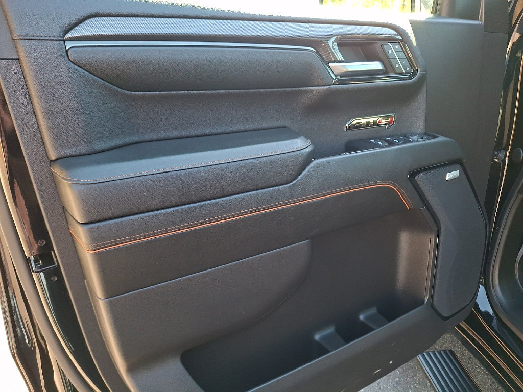 Used 2024 GMC Sierra 1500 AT4 w/ Technology Package AWD/4WD image 14