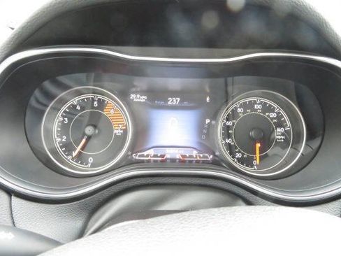 Used 2019 Jeep Cherokee Limited image 20