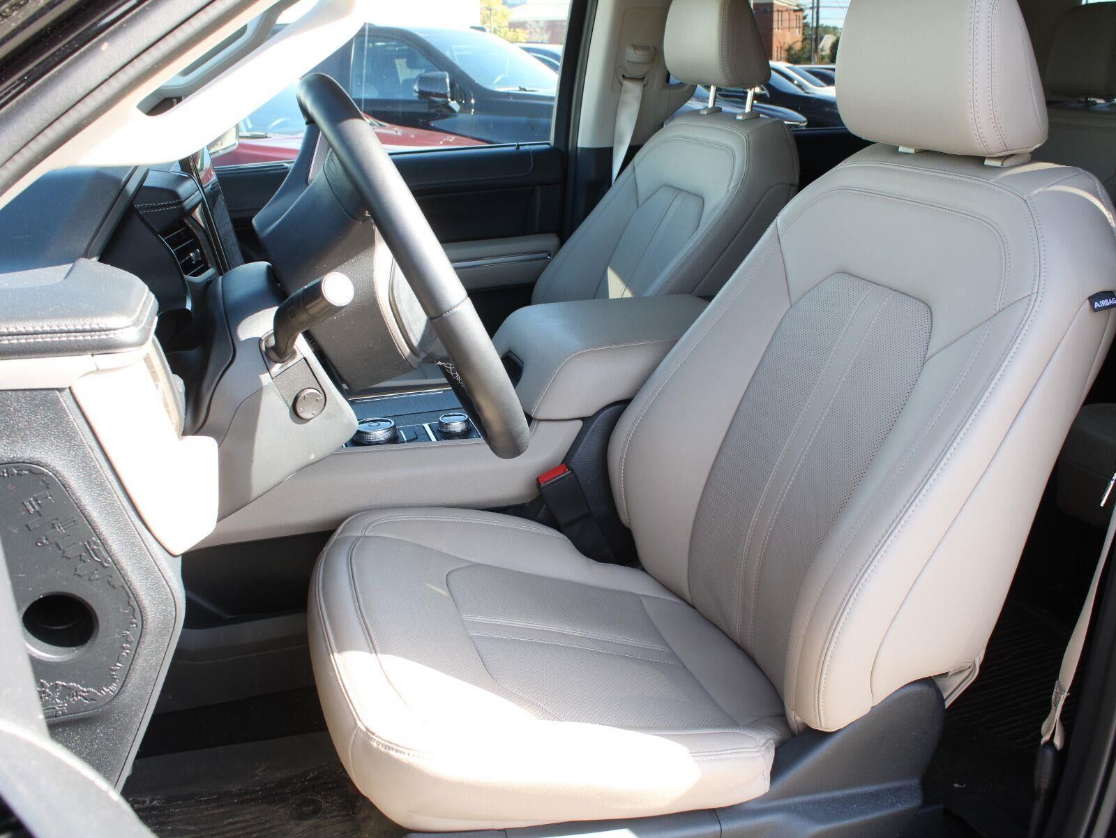 Used 2024 Ford Expedition Limited AWD/4WD image 19