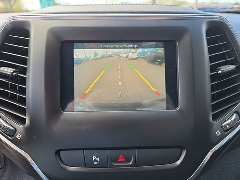 Used 2020 Jeep Cherokee Latitude Plus w/ Cold Weather Group image 15