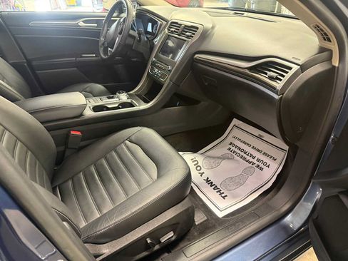 Used 2018 Ford Fusion SE w/ Fusion SE Technology Package FWD image 27
