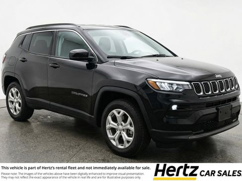 Used 2025 Jeep Compass Latitude image 1