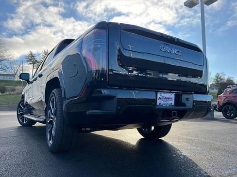 New 2025 GMC Sierra EV Denali image 3