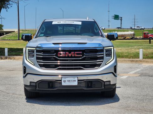 Used 2022 GMC Sierra 1500 SLT AWD/4WD image 32
