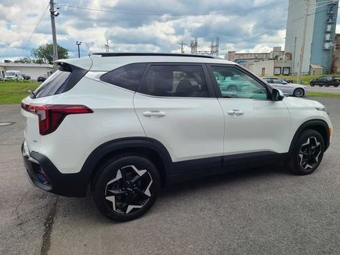 Used 2024 Kia Seltos EX AWD/4WD image 6