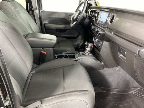 Used 2022 Jeep Wrangler Unlimited Sahara AWD/4WD image 11