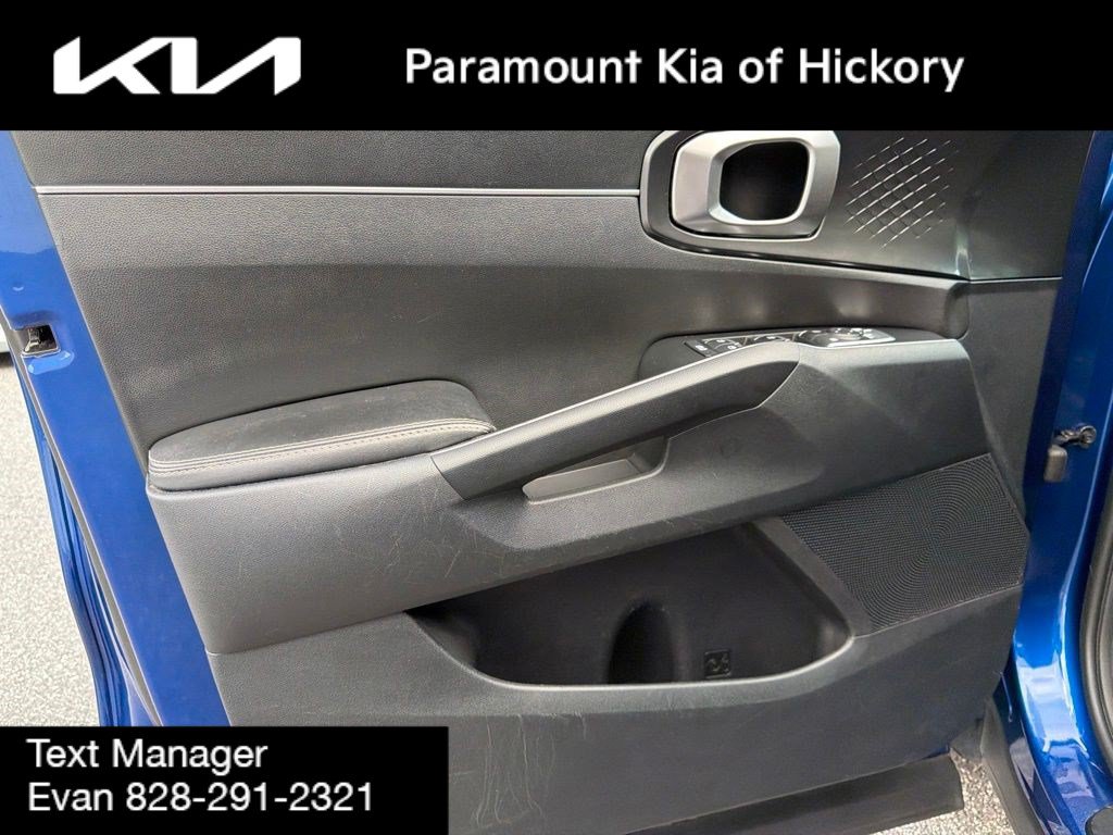 Used 2023 Kia Sorento S w/ Panoramic Sunroof Package FWD image 17