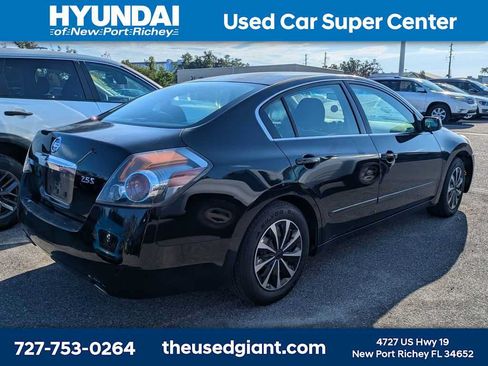 Used 2011 Nissan Altima 2.5 S FWD image 2
