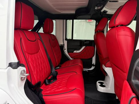 Used 2018 Jeep Wrangler Unlimited Sport S image 33