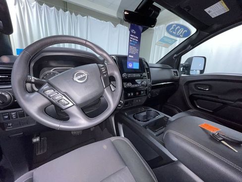Used 2023 Nissan Titan SV w/ SV Convenience Package image 3
