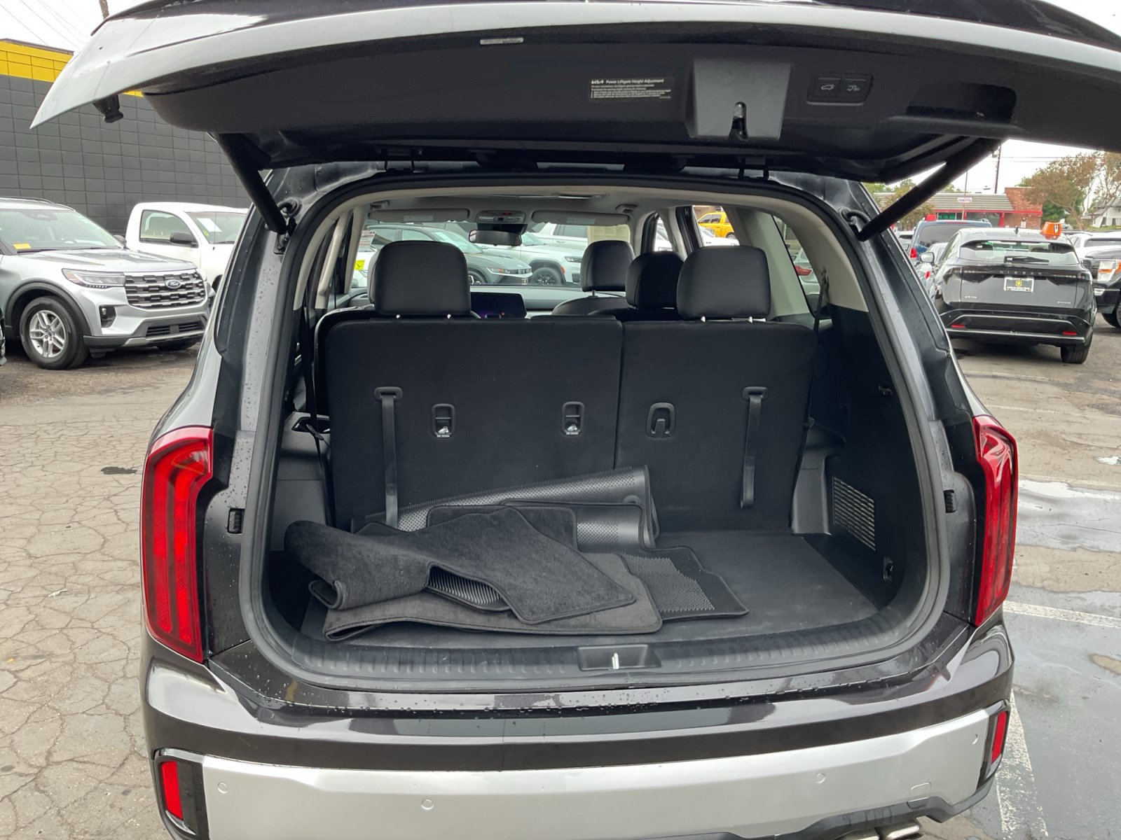 Used 2025 Kia Telluride S FWD image 25