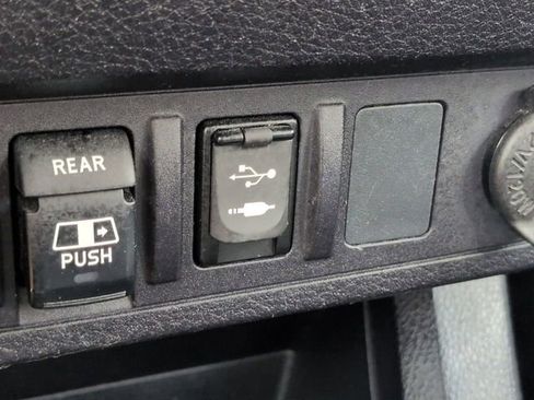 Used 2019 Toyota Tacoma SR5 AWD/4WD image 21