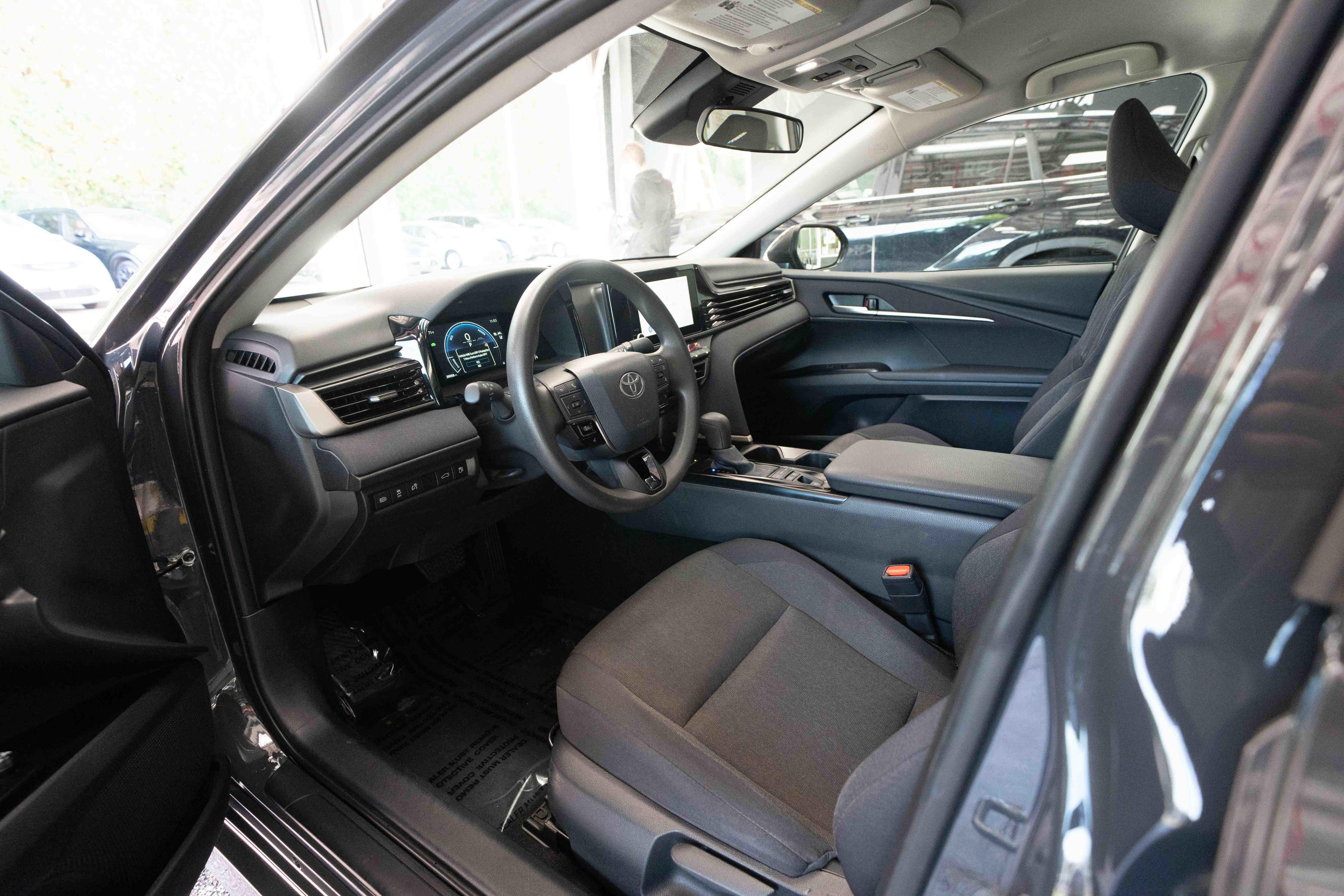 Used 2025 Toyota Camry LE FWD image 8