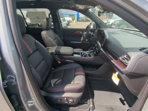 New 2026 Chevrolet Traverse RS w/ LPO, Floor Liner Package FWD image 36