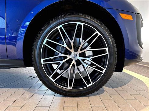 Used 2026 Porsche Macan AWD/4WD image 14