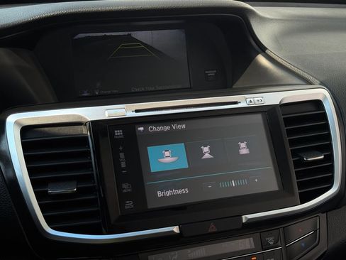 Used 2016 Honda Accord Touring image 21