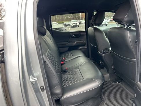 Used 2022 Toyota Tacoma TRD Off-Road w/ Technology Package image 17