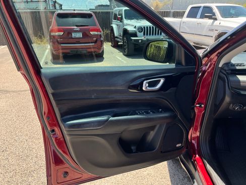 Used 2022 Jeep Compass Trailhawk w/ Sun and Sound Group AWD/4WD image 12