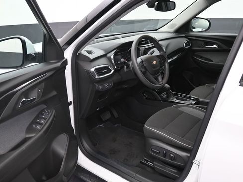 Used 2023 Chevrolet TrailBlazer LT w/ Convenience Package image 10