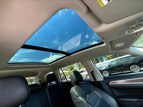 Used 2019 Volkswagen Atlas SEL Premium image 13