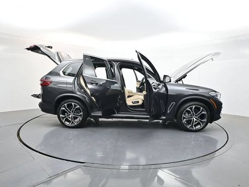 Used 2022 BMW X5 xDrive40i w/ Executive Package AWD/4WD image 54