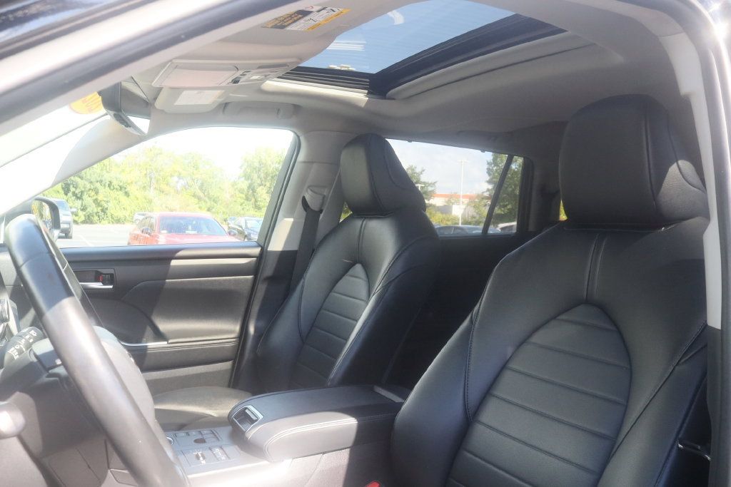 Used 2023 Toyota Highlander XLE AWD/4WD image 17