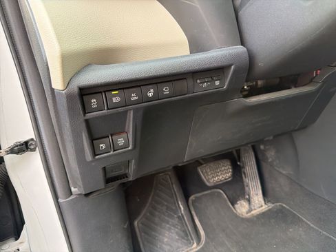 Used 2022 Toyota Sienna Platinum image 14