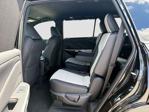 New 2026 Lexus TX 500h AWD image 23