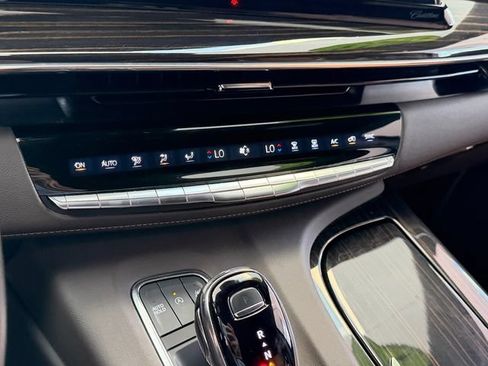 Used 2023 Cadillac Escalade Premium Luxury AWD/4WD image 20