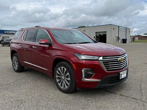 Used 2023 Chevrolet Traverse Premier AWD/4WD image 2