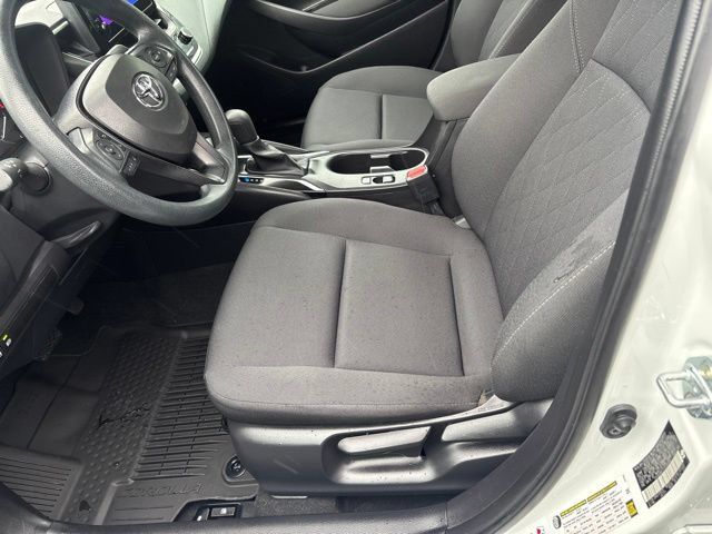 Used 2025 Toyota Corolla LE FWD image 8