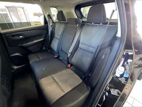 Used 2025 Nissan Rogue SV FWD image 14