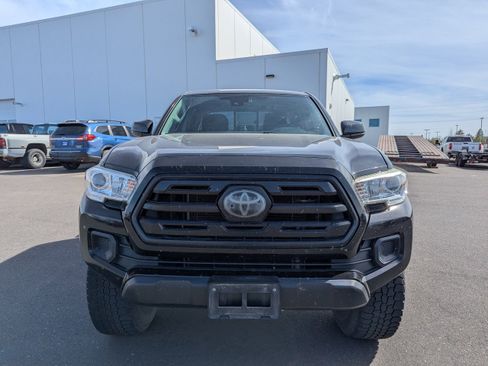 Used 2018 Toyota Tacoma SR image 2