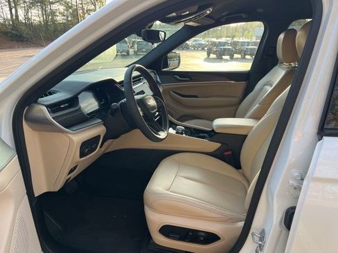 Used 2023 Jeep Grand Cherokee L Limited image 2