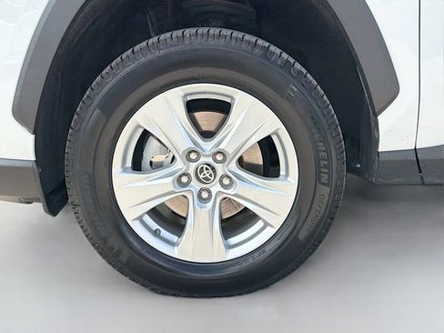 Used 2021 Toyota RAV4 XLE image 40