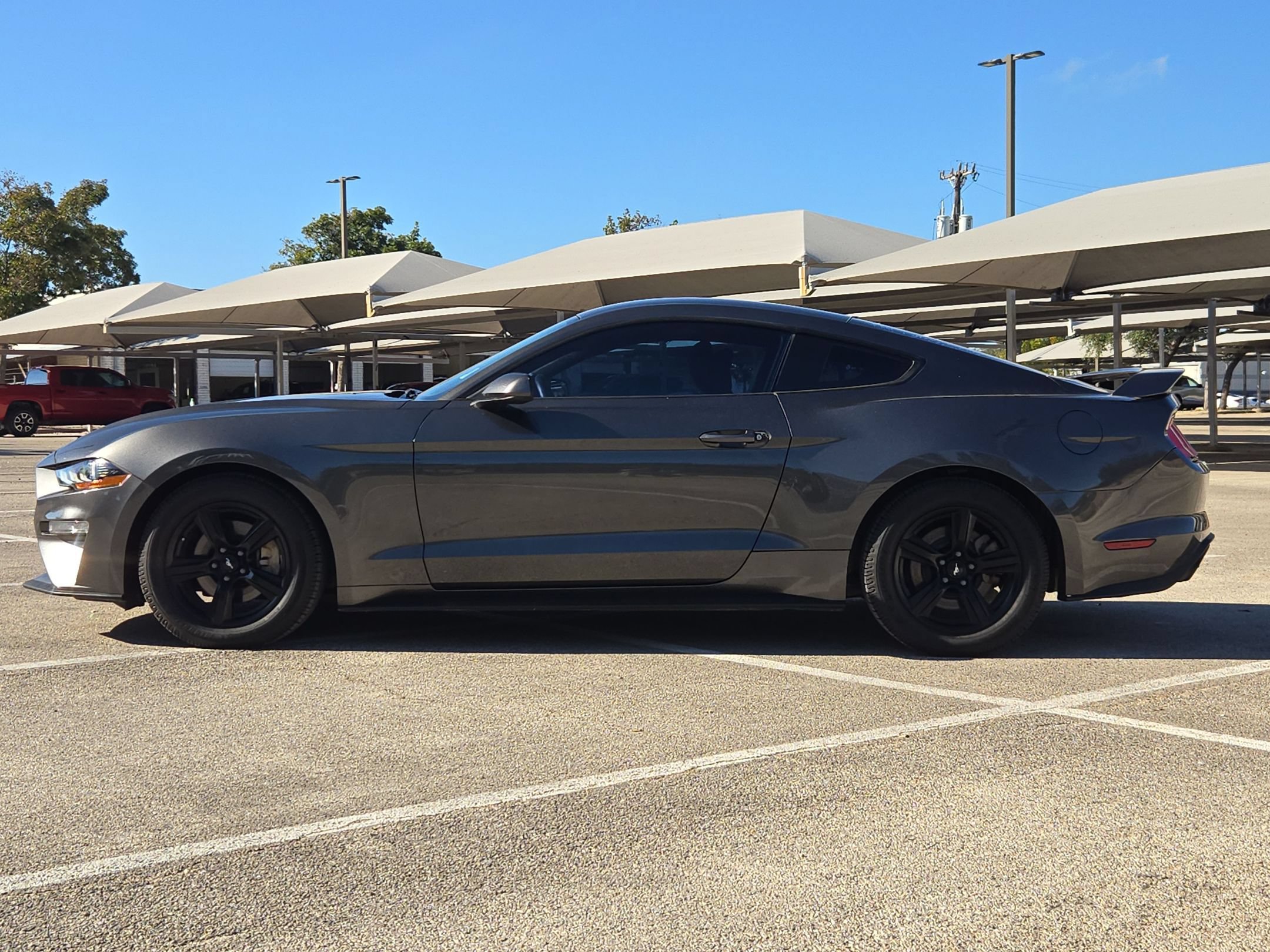 Used 2018 Ford Mustang Coupe RWD image 6