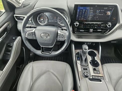 Used 2022 Toyota Highlander Platinum AWD/4WD image 28