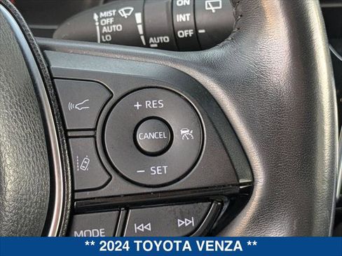 Used 2024 Toyota Venza Limited image 15