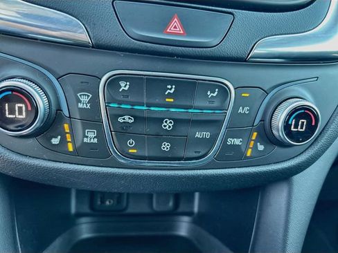 Used 2018 Chevrolet Equinox LT w/ Sun & Infotainment Package AWD/4WD image 28