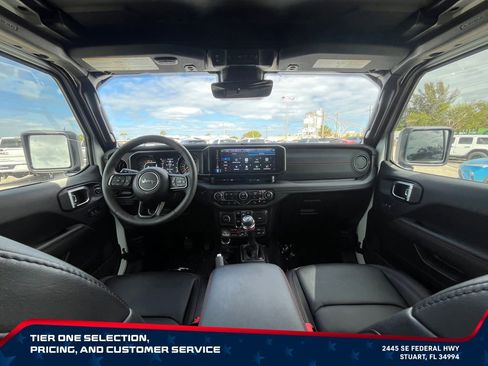 Used 2024 Jeep Wrangler Unlimited Rubicon AWD/4WD image 27